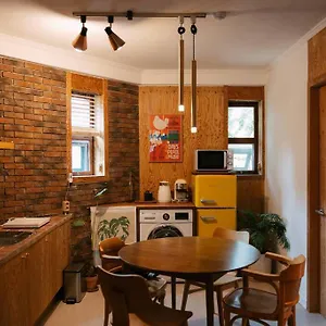 Apartment Artistic Inspiration 2br #local #rest #private Onmoda