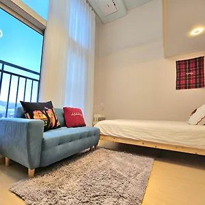 홍대입구, 신촌 중심부 씨티뷰하우스,fully Furnished Apartment *