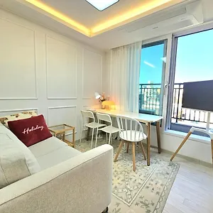 Hongdae Two-room House With Terrace *