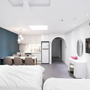 1Mins Hongik Station - 05 Apartment Seoul