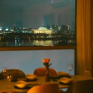 Fall In The View Apartment