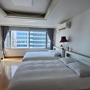 Hongdae Guesthouse3 1min From Hongik Uni Station Exit #1