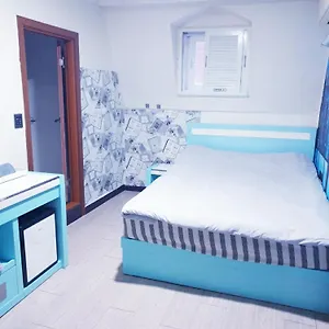 Oppaa Blue Guest house *