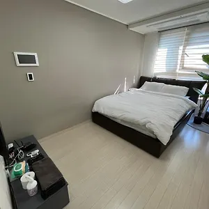 Apartment Gangnam House, Just 1 Mins From Sinnonhyeon Stn, 5 Mins From Gangnam Stn Seoul