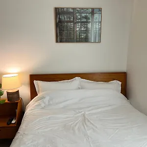Easy Access To Metro Aparthotel