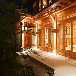 Awik Hanok Hotel *