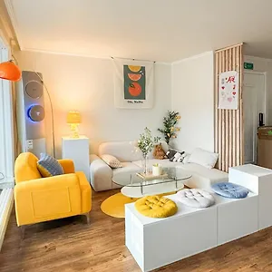 Sans Stay, Free Wine, Projector, 3min Station Apartment