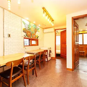 Apartment 3-gu&anne House Hongdae 6room & 4bath House *