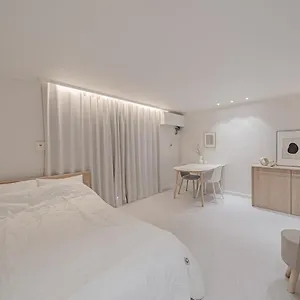 304 Apgujeong 2nd, 1 Bath Queen Bed *