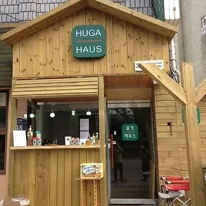 Huga Haus Hostel *