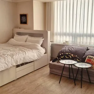 Near Subway Line Number 2 Apartment *