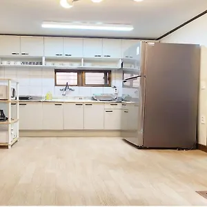 Apartment Hongdae Yeontral Park Exit7 K-7 *