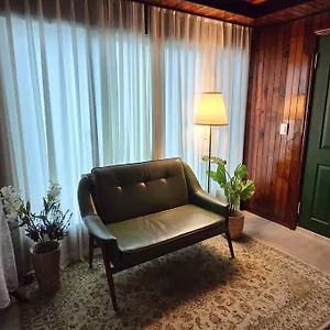 Retro House - Foreigners Only Apartment *