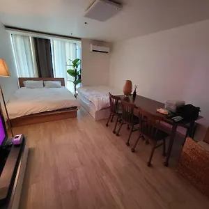 Apartment #2 Queen Bed #livingroom #sofa #gangnam Station #high Floor #rest #sinnonhyeon Station #metro Line No9 *