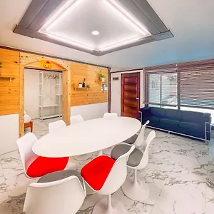 5br Family House, Myeongdong 7 Minutes, Gwanghwamun 10 Minutes, Namsan View, Patio