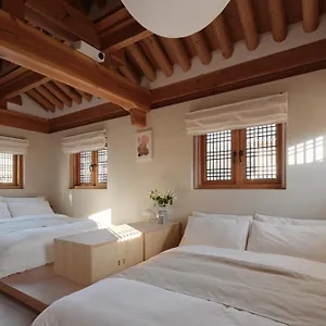 The Korean Traditional Hanok In Downtown For Convenient Public Transportation - Ari Bed & Breakfast