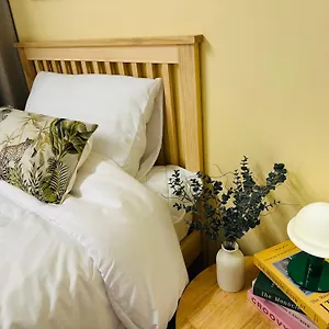 Apartment Yellow *