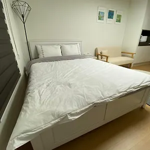 Cozy Officetel Near Gangnam Station