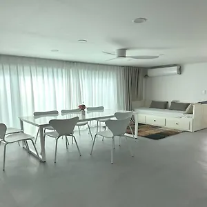 Apartment New Jins House - 5mins To Myeongdong Station, 3 Rooms, Big Living