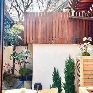 A Traditional Korean House With A Yard * Seoul