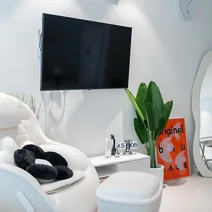 New Hongdae Stn 30sec #massage Chair #netflix #purifier V Apartment Seoul