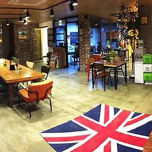 Lee & No Hongdae Guest house