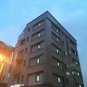 E Apartment *