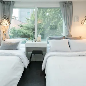 Guest house Neat House Hongdae 2*