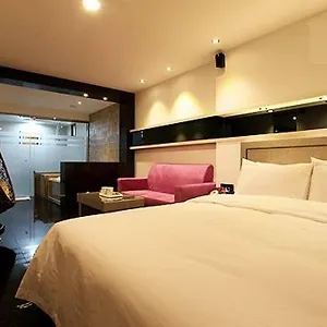Daniel Campanella Hotel 2*