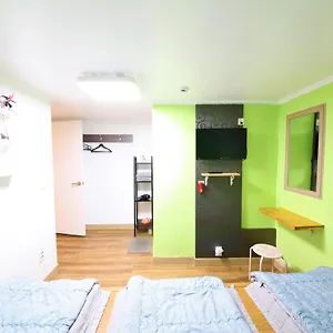 Konukevi Twin Panda Seul