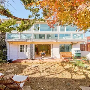 Sa Tailored Service Urban Retreat Near Metro Holiday home